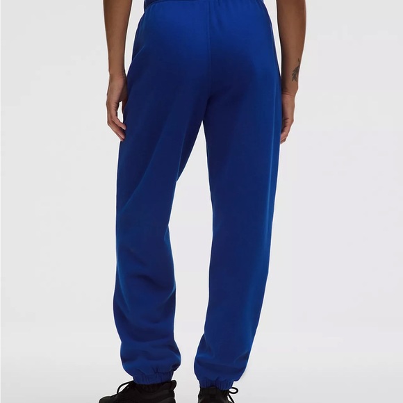 Lululemon Scuba Mid-Rise Oversized Jogger
Regular XS Royal Blue/Riverside Color - Picture 3 of 16